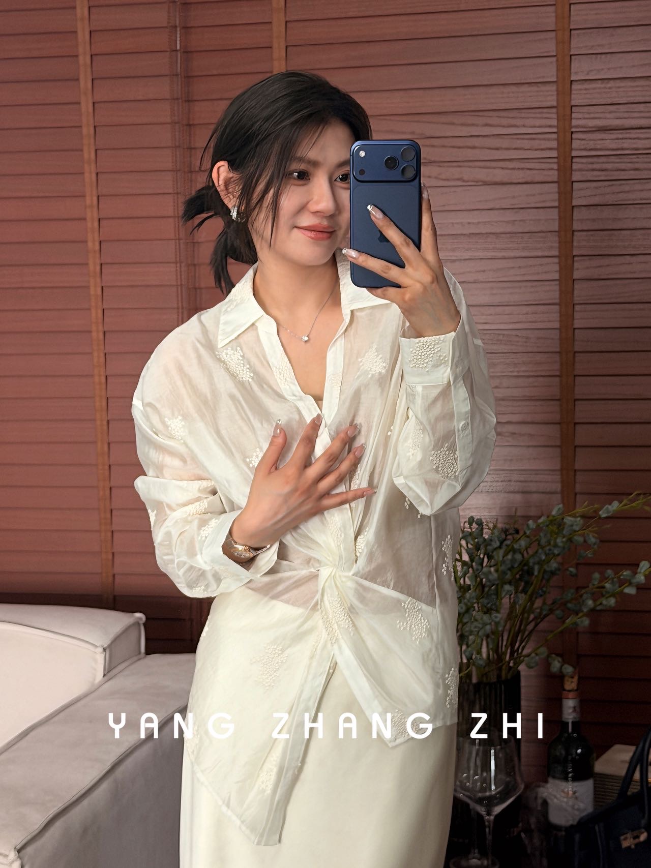 YANG【杨哥私服】刺绣浮花微透扭结衬衫SF009