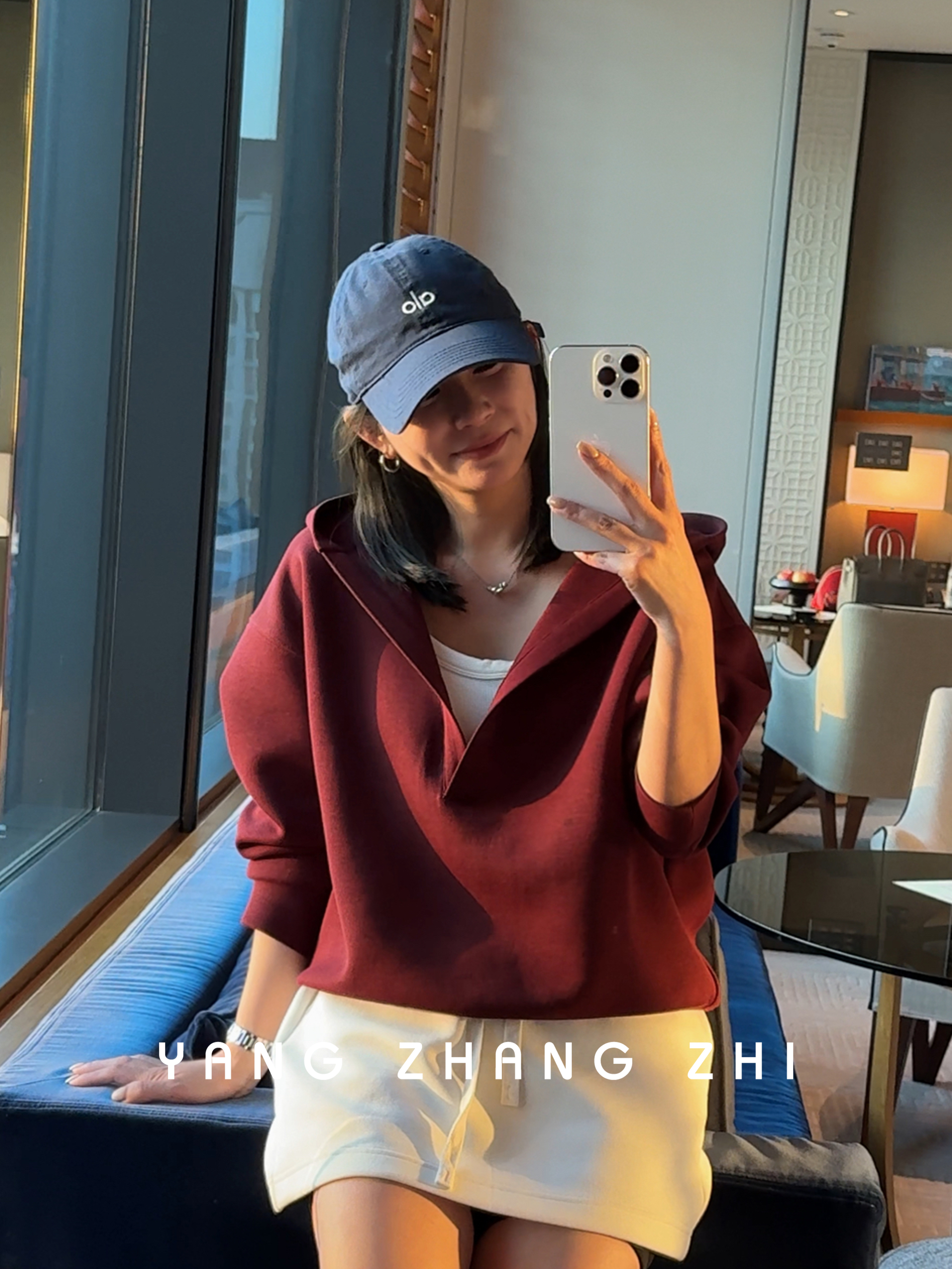 YANG【慵懒周末】V领连帽阔版休闲空气层卫衣ZQW005